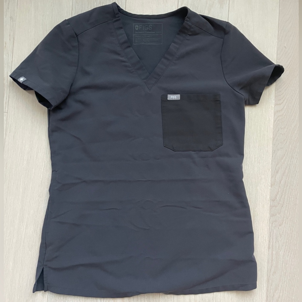 Figs Charcoal Grey Catarina Scrub Top with Dark Pocket XXS